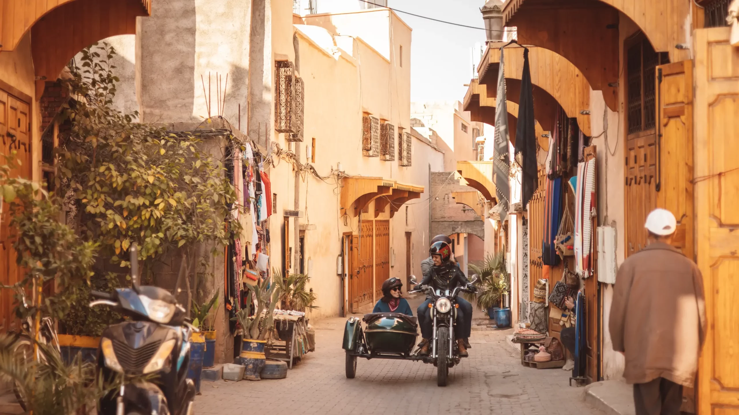 Marrakech Insiders vintage side-car riding through a medina alley