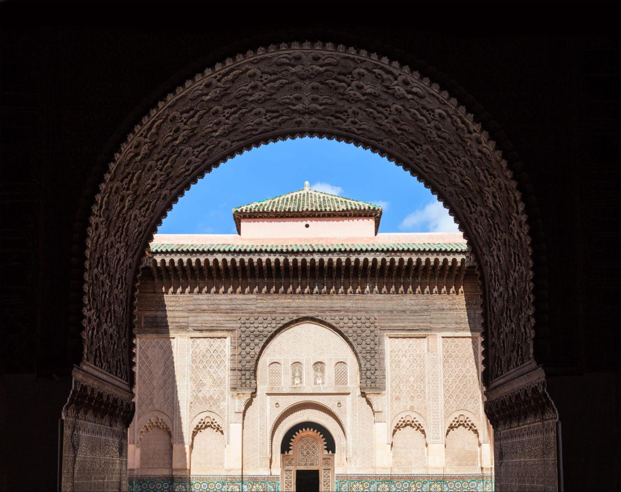 Madraza Ben Youssef: Inmersión en el Corazón de una Obra Maestra Arquitectónica en Marrakech 2 madraza ben youssef inmersión en el corazón de una obra maestra arquitectónica en marruecos
