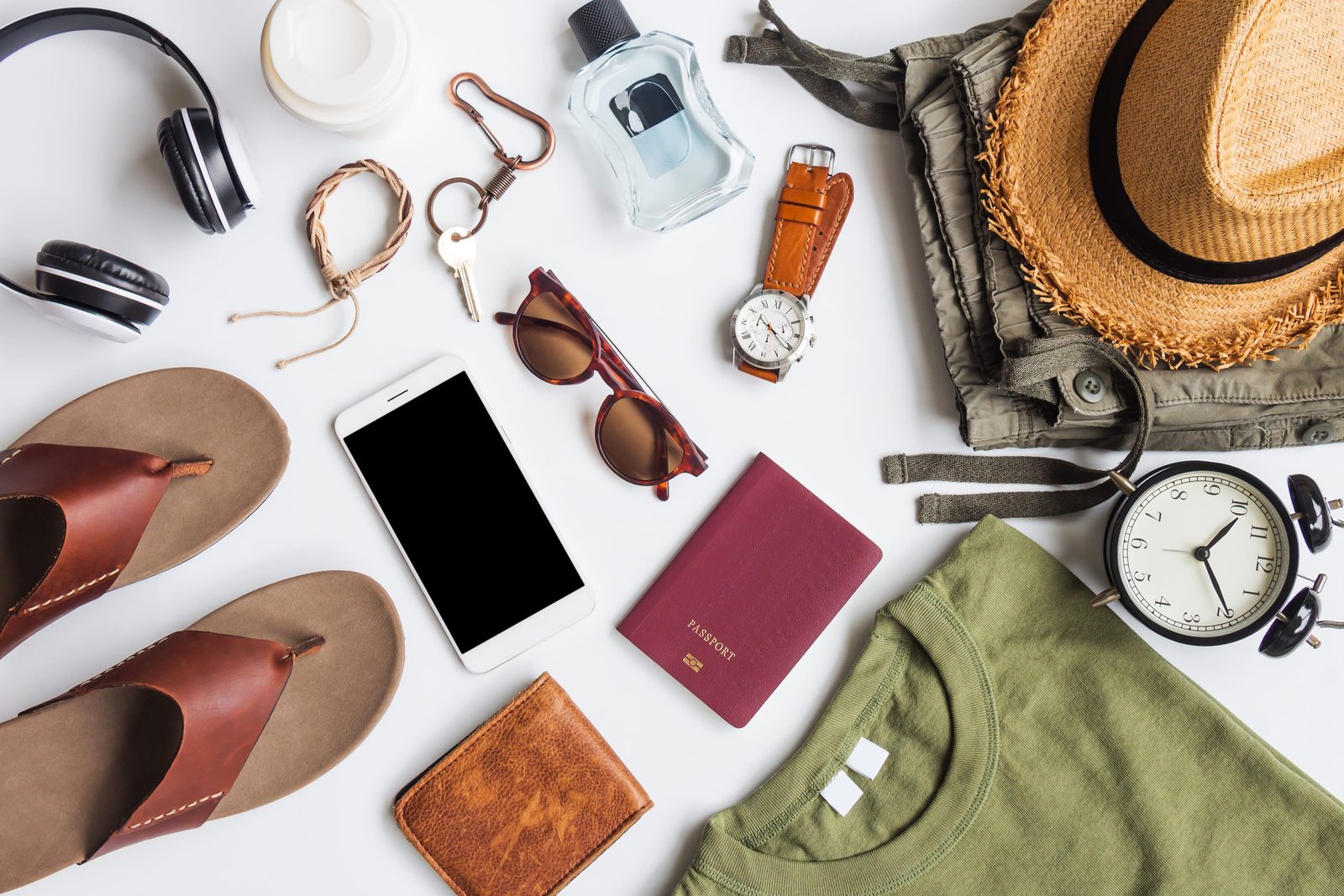 Loose, light-coloured outfits in cotton and linen, a wide-brimmed hat and sunglasses for the different seasons in Marrakech